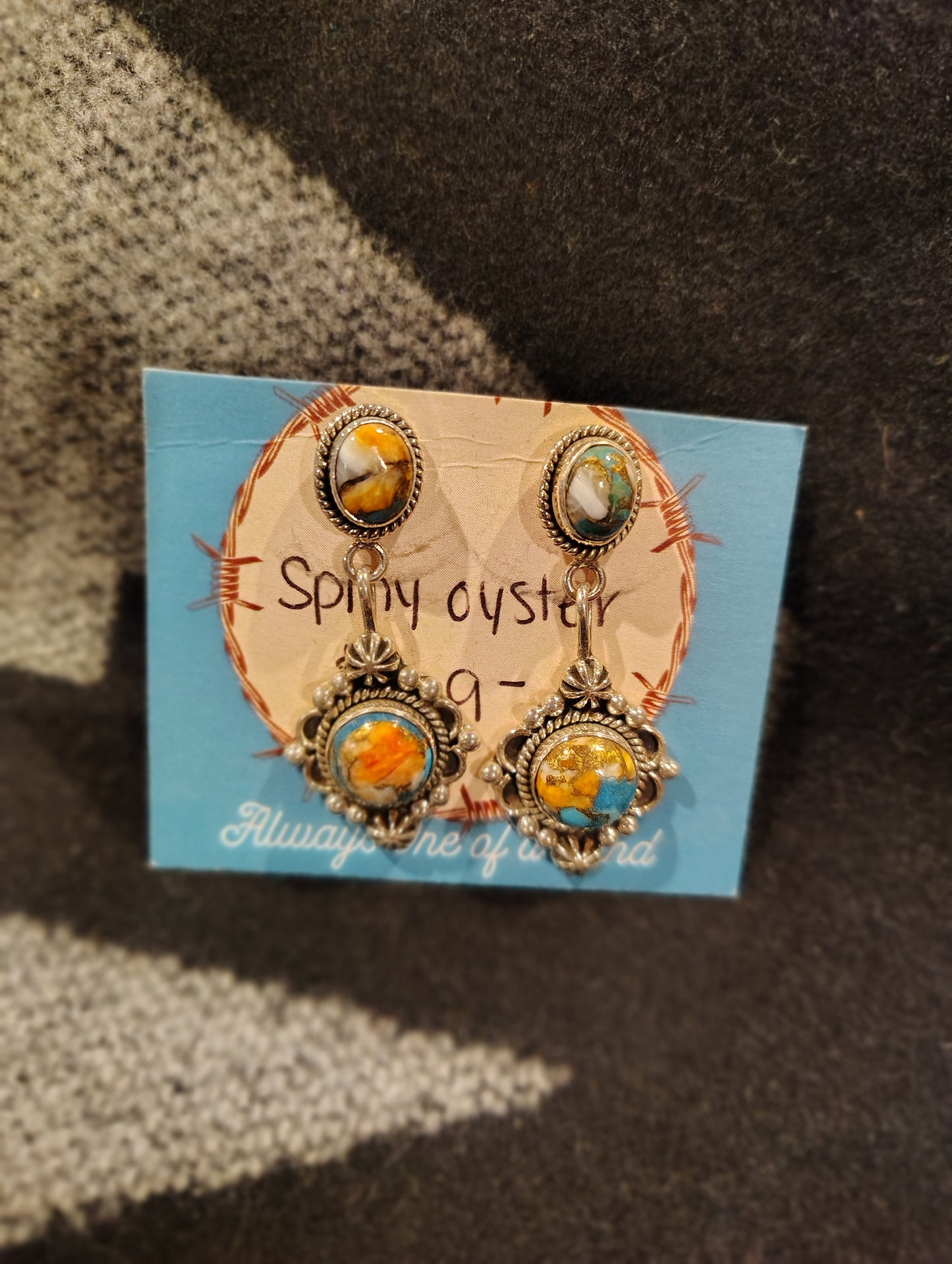 Spiny Oyster drop earring with decorative setting