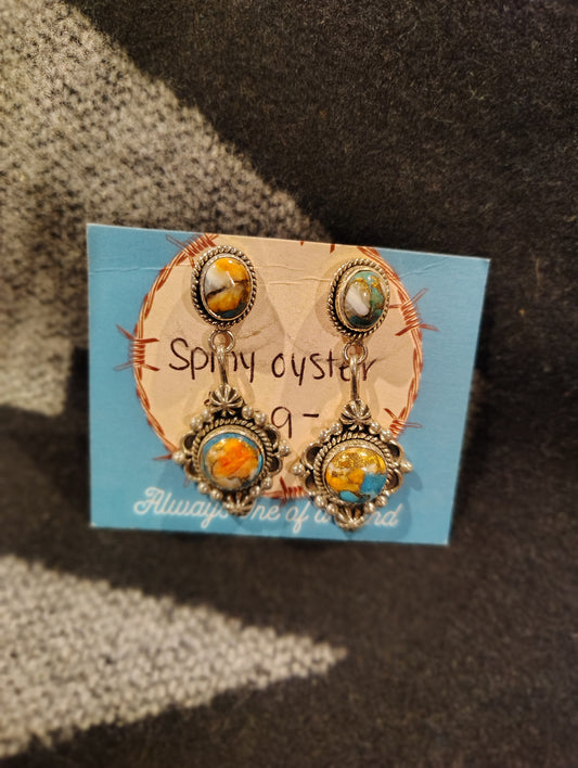 Spiny Oyster drop earring with decorative setting